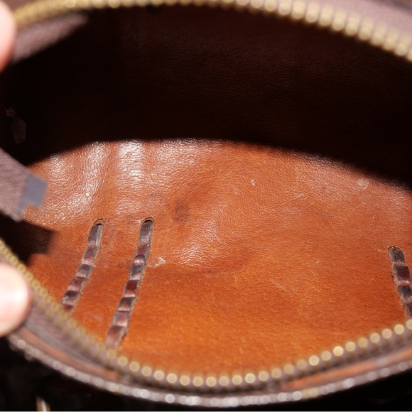 Louis Vuitton - Picture 4 of 6